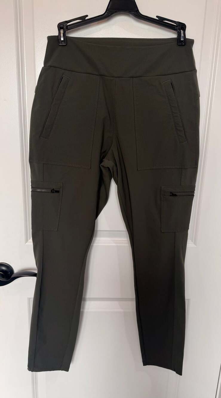 Athleta Headlands Hybrid Cargo Pants Size 10